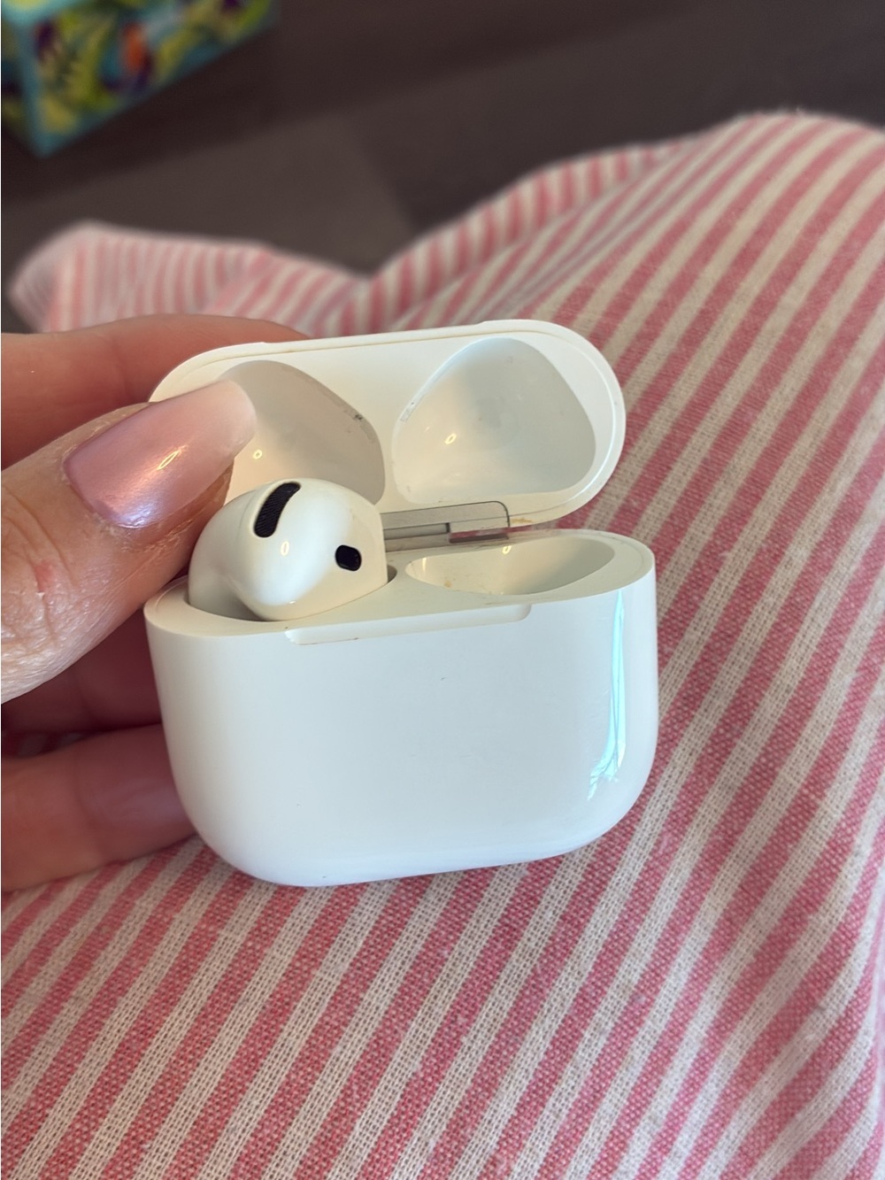 Left headphone 2026. Apple White On-Ear Wireless Earbuds with Charging Case